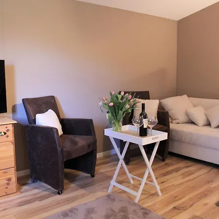 Cozy Apartment With Pool & Forest شقة *